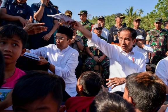 Jokowi Tinjau Pengungsi Korban Gempa Lombok