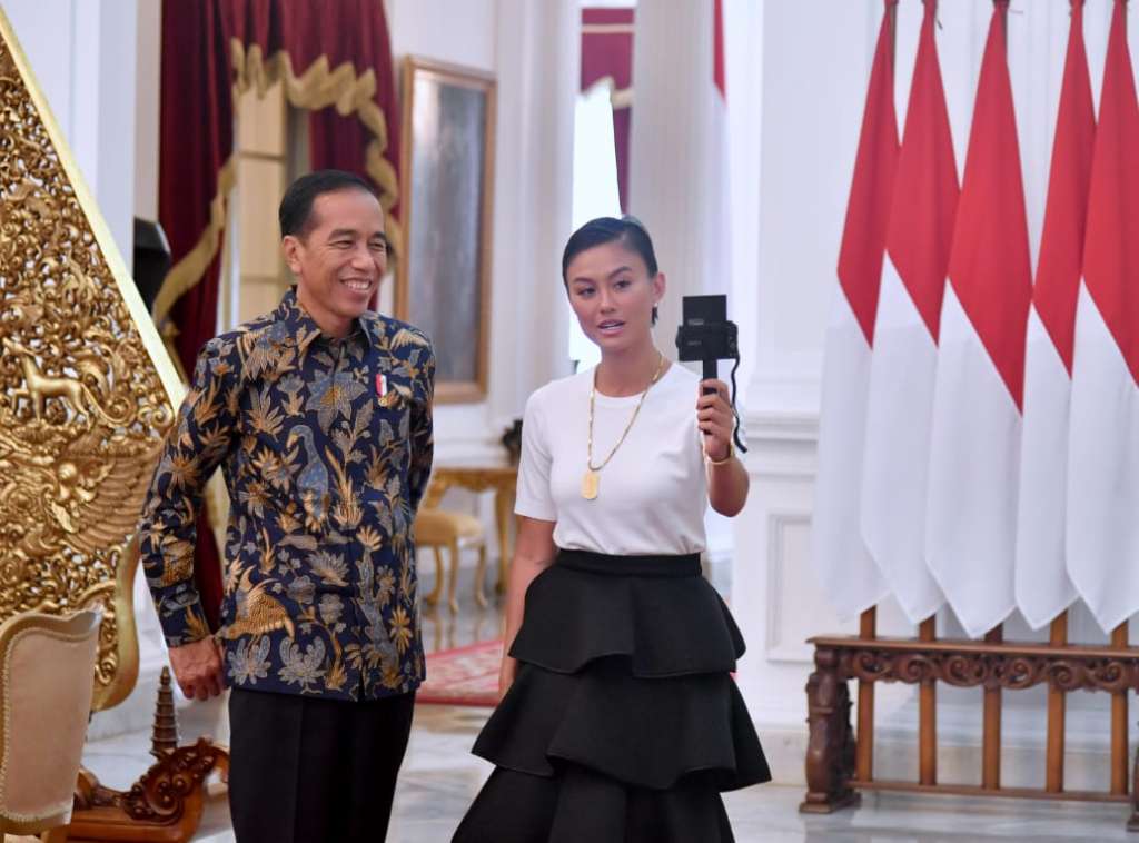 Presiden Ngevlog Bareng Agnez Mo, Bicara Mimpi Generasi Muda