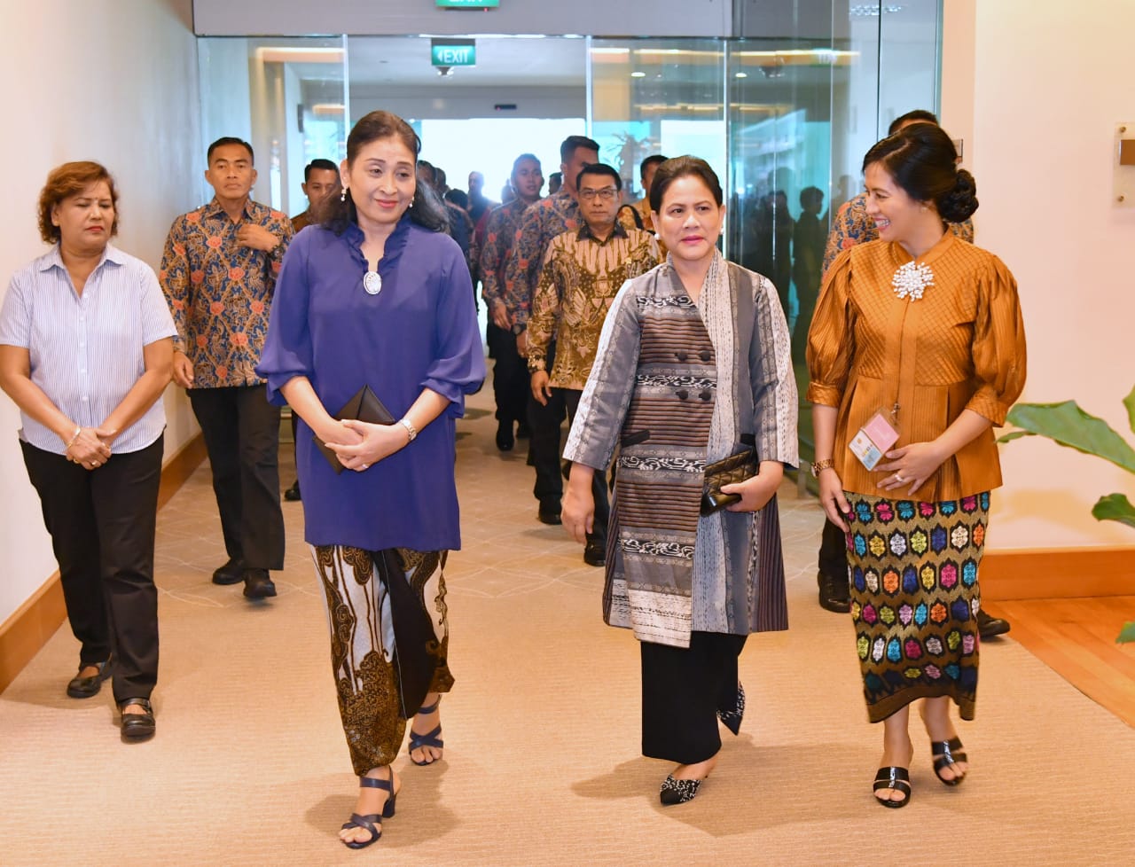 Presiden Jokowi dan Ibu Iriana Jenguk Ibu Ani Yudhoyono