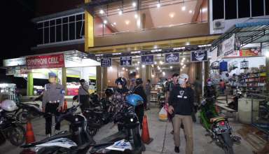 WAKAPOLDA KEPRI PIMPIN PELAKSANAAN PATROLI DAN HIMBAUAN PENCEGAHAN COVID - 19