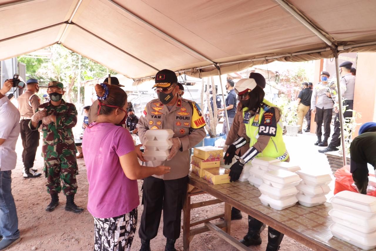 BAKTI SOSIAL DAPUR LAPANGAN TNI-POLRI BERSAMA RAKYAT NEGARA KUAT