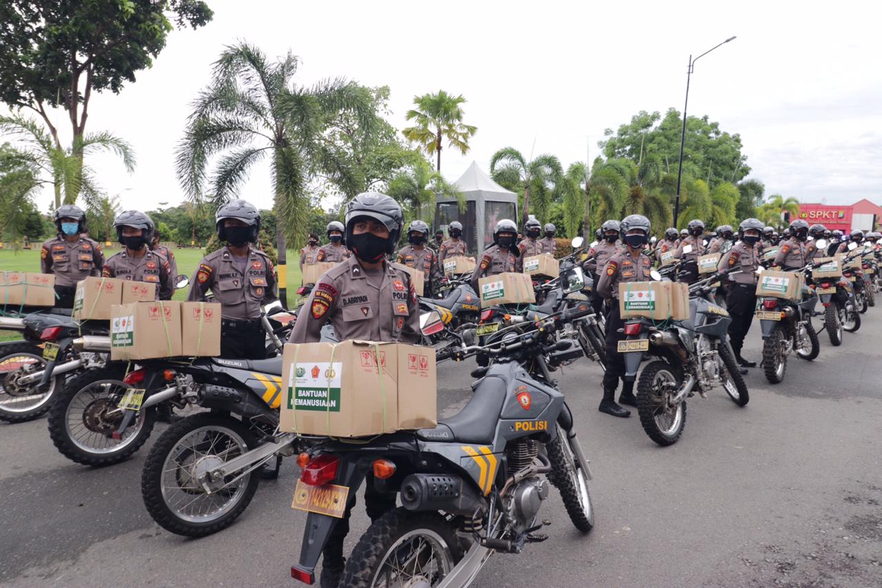 LAKUKAN BAKTI SOSIAL PEDULI COVID – 19, TNI-POLRI BERSAMA YAYASAN BUDHA TZU CHI BERIKAN BANTUAN RIBUAN PAKET SEMBAKO