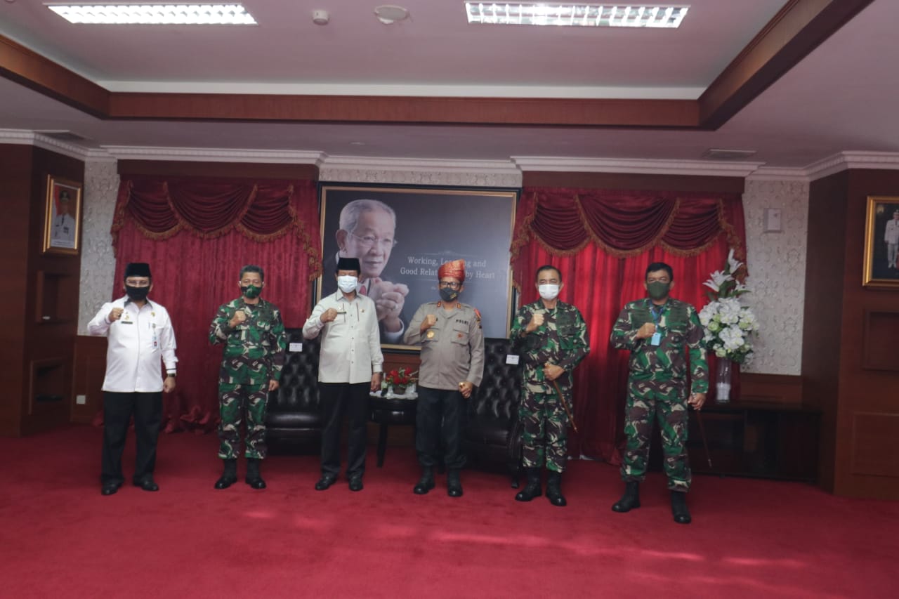 KANTOR GUBERNUR PROVINSI KEPRI DIKUNJUNGI KAPOLDA KEPRI