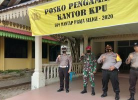 Aparat TNI Polri lakukan patroli dialogis situasi kantor KPU Batam dalam aman dan terkendali, Minggu (4/10/2020). (Photo: hms)