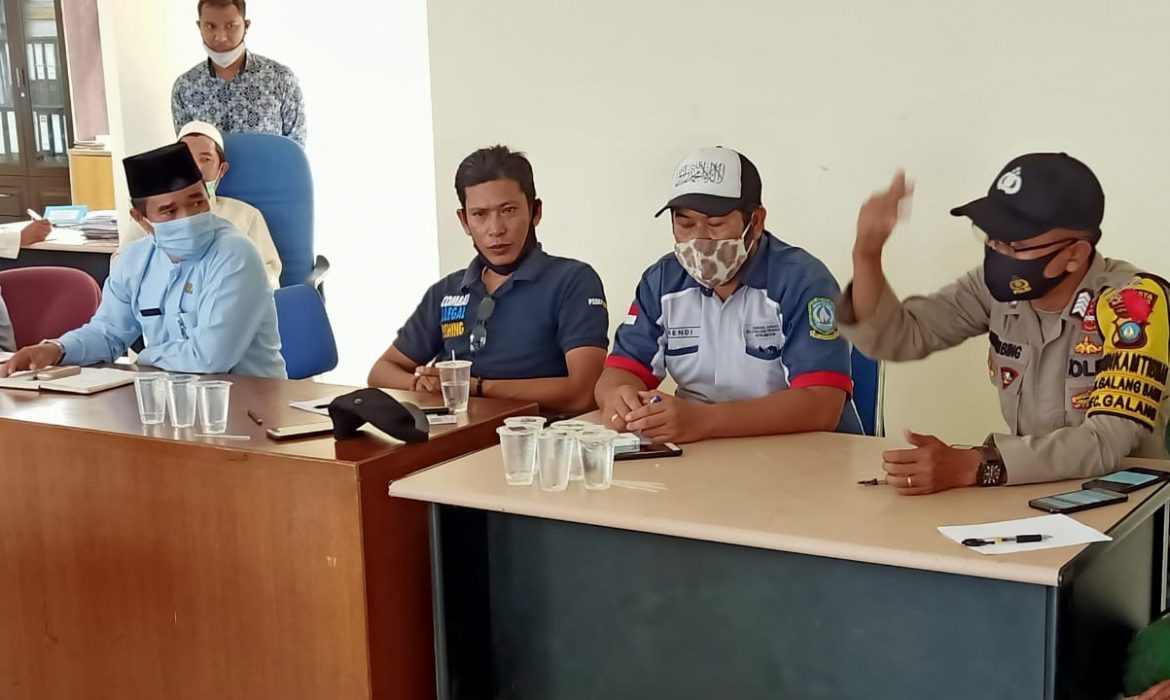 Polisi Hadir Beri Rasa Aman Hadir di Muker Hasil Tangkapan Nelayan Pukat Ikan Bilis di Galang Baru