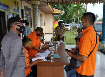 Polsek Galang Lakukan Pengamanan Pembagian BST Tahap VII untuk 503 KPM di Kecamatan Galang