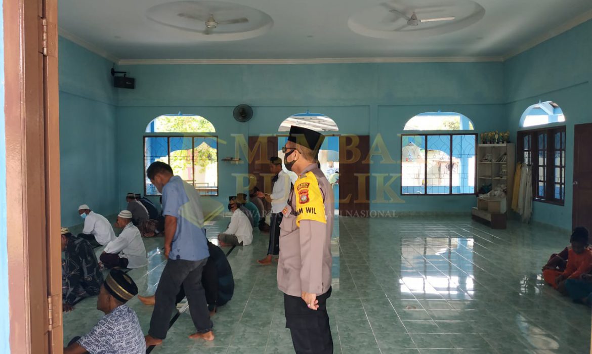 Sesuai Protokol Kesehatan, Polsek Galang Pengamanan Pelaksanaan Sholat Jum’at di Mesjid Nurul Jihad