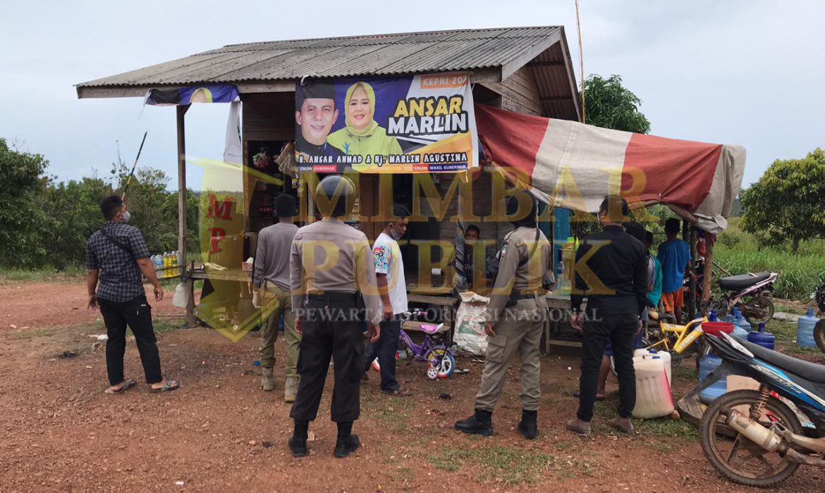 Polisi Pengamanan Penertiban APK pada Pilkada di 13 Titik Lokasi Wilayah Galang