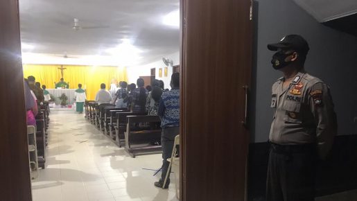 Protokol Kesehatan di Gereja ST. Ignatius Loyola Berjalan Baik, Polsek Galang Hadir Lakukan Pengamanan