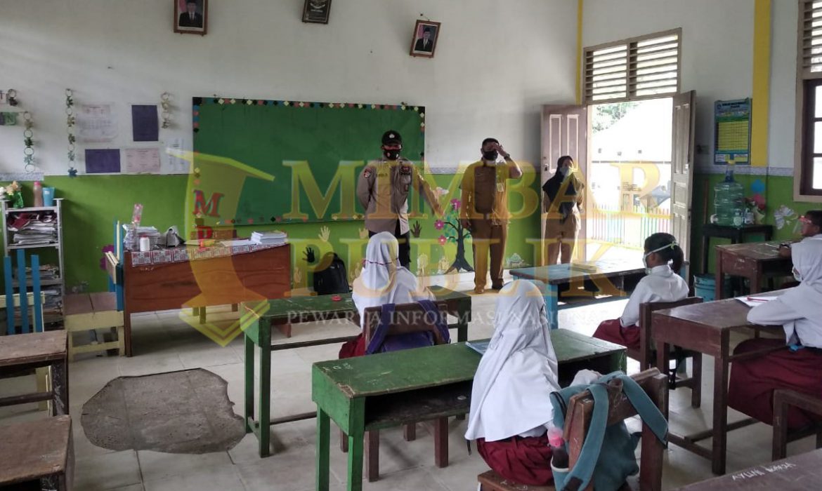 Sekolah Dikunjungi Kapolsubsektor Penuba untuk Sosialisasi Protokol Kesehatan