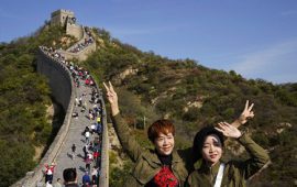 Ribuan Orang Menuju Tembok Besar pada Golden Week Menandakan Pandemi Telah Usai di China