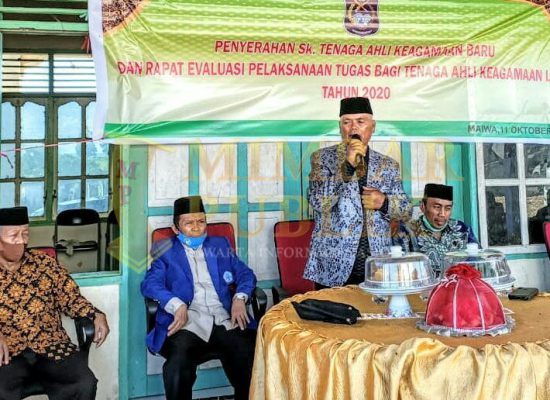 Bupati Enrekang H. Muslimin Bando, M.Pd berikan arahan pada acara penyerahan SK TAK baru, Minggu (11/10/2020). /ft: mas