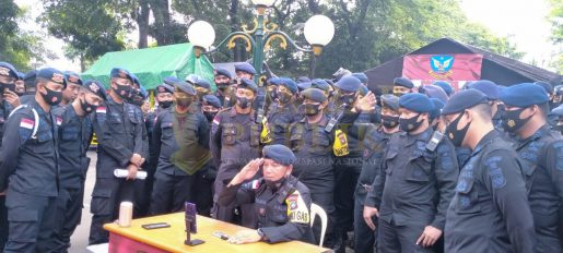Kapolda dan Wakapolda Kepri Beri Semangat Kepada Anggota BKO di Papua dan Jakarta Lewat Video Call