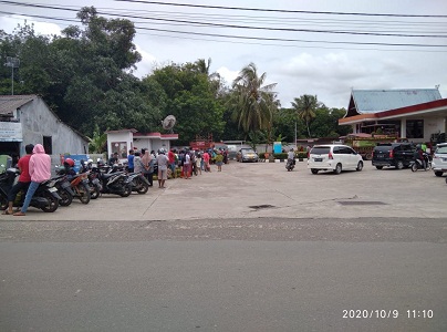 Gas Melon Langka, Terjadi Antrian Panjang Warga Tanjung Uban untuk Dapatkan Gas LPG