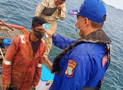 Mencegah Penyebaran Covid-19, Ditpolairud Polda Kepri Beri Himbauan Kepada Nelayan