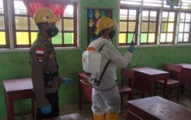 Cegah Penyebaran Covid-19, Polres Lingga Lakukan Penyemprotan Disinfektan di Sejumlah Sekolah