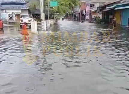 Akibat Air Laut Pasang Wilayah Tanjung Uban Terkena Imbas Banjir