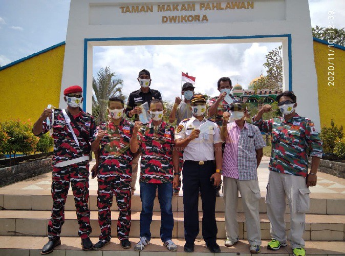 Peringati Hari Pahlawan Gabungan Kadishub Pemprov Kepri dan LMP Bagikan Masker