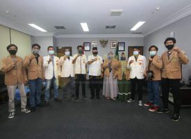 Pjs Wali Kota Batam Syamsul Bahrum bersama pengurus PDPM dan BEM STIT Muhammadiyah Kota Batam. / foto- mcb