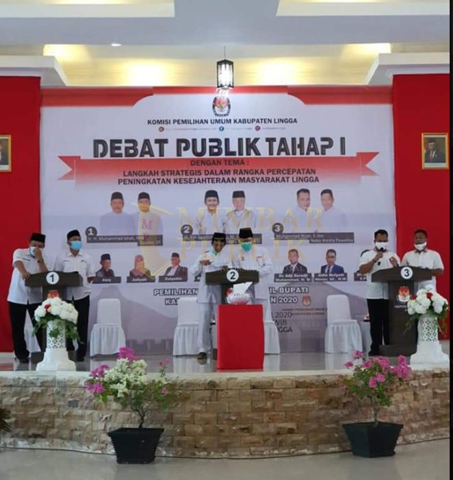 Tiga Paslon Pilkada Lingga saat mengikuti debat publik tahap I yang digelar KPU Lingga. / foto- taufik
