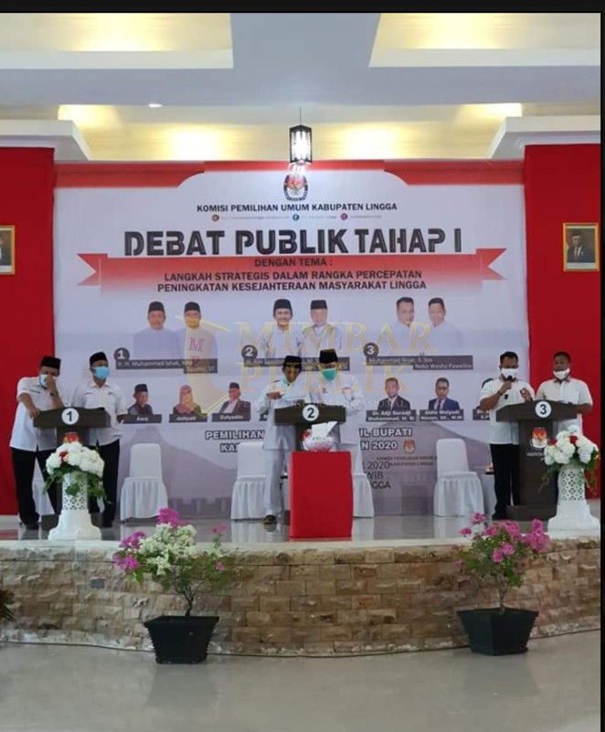 Tiga Paslon Pilkada Lingga saat mengikuti debat publik tahap I yang digelar KPU Lingga. / foto- taufik