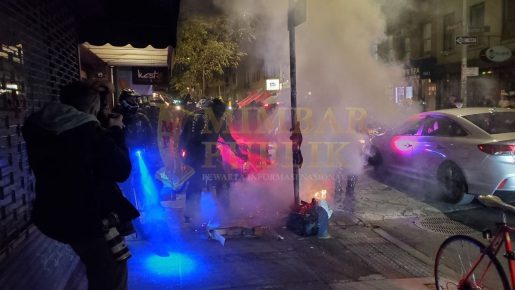 Pendukung Trump Bakaran-Bakaran dan Bentrok Lawan Polisi