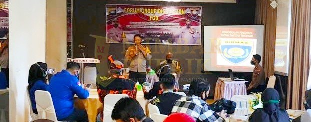 Wakapolres Natuna Kompol Wisnu Edhi Sadono, SH diacara Focus Group Discussion Tangkal Hoax, Radikalisme, Pro Kekerasan dan Intoleransi digelar Satbinmas Polres Natuna, Minggu (08/11/2020)