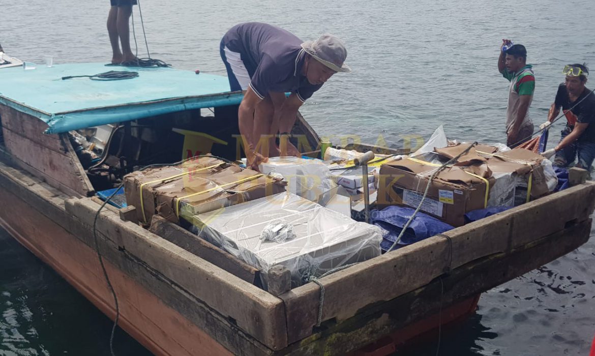 Tabrak Karang, Kapal KM Batera Melayu Bermuatan Alat Medis Kandas dan Terdampar