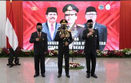 Kapolri Berikan Bintang Bhayangkara Utama kepada Menpan RB dan Menteri ATR/BPN
