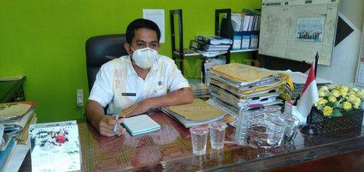 Babinsa Sertu Waluyo: Ayo Gotong Royong Perbaiki Jalan Agar Ekonomi Tidak Lumpuh