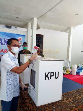 Usai Gunakan Hak Pilih, Amsakar Ingatkan Pilkada sebagai Momentum Kebersamaan