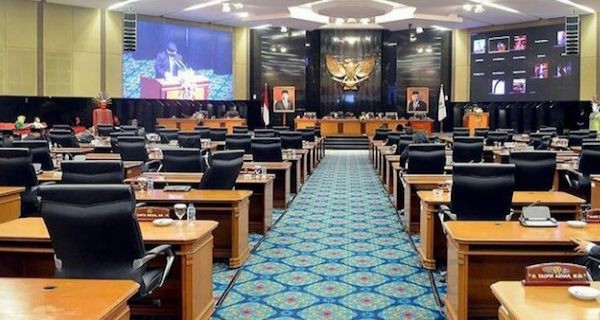 Walk Out Berjamaah DPRD DKI Setelah Gagal Naik Gaji