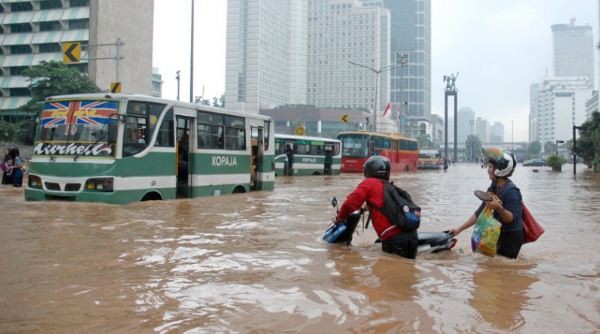 Hujan Deras Mengguyur Jakarta, Sungai Ciliwung Meluap 34 RT Banjir