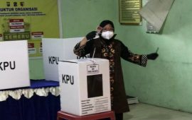Risma Wali Kota Surabaya Sudah Melakukan Pencoblosan