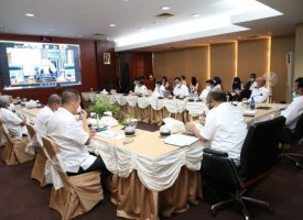 Kepala BP Batam, Muhammad Rudi bersama anggota saat menghadiri RDP secara virtual