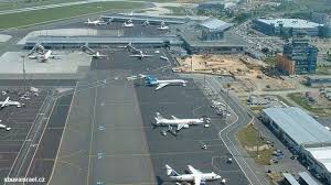 Akibat Cuaca Buruk Penerbangan di Bandara Tanjungpinang Tertunda