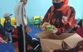 Srikandi PP Bagikan Ratusan Kue dan Pakaian Layak Pakai Terhadap Warga Korban Banjir