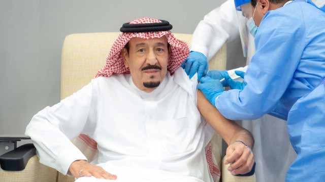 Tak Permasalahkan Sertifikat Halal, Raja Salman dan Putra Mahkota Divaksin Corona