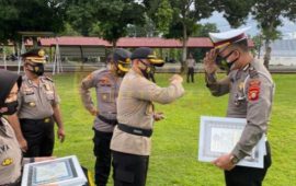 Enam Anggota Kepolisian Mendapatkan Penghargaan dari Kapolres Wajo