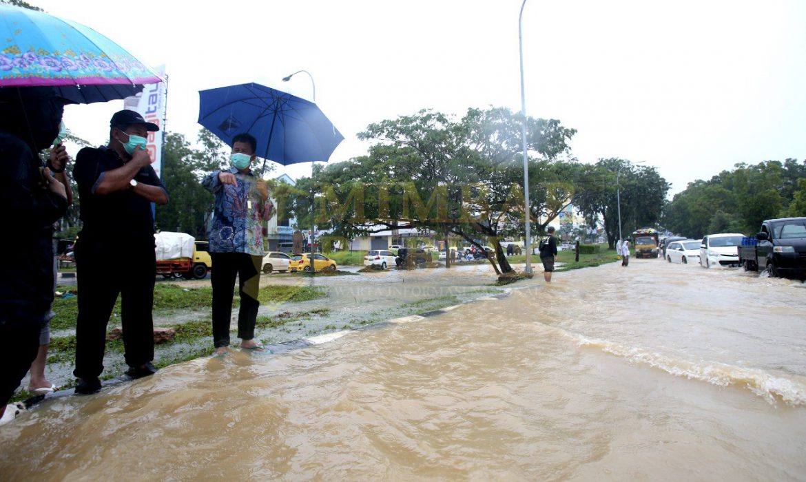 Banjir di Ruas Jalan Batam, Rudi Akan Lebarkan Drainase di Jalan Protokol