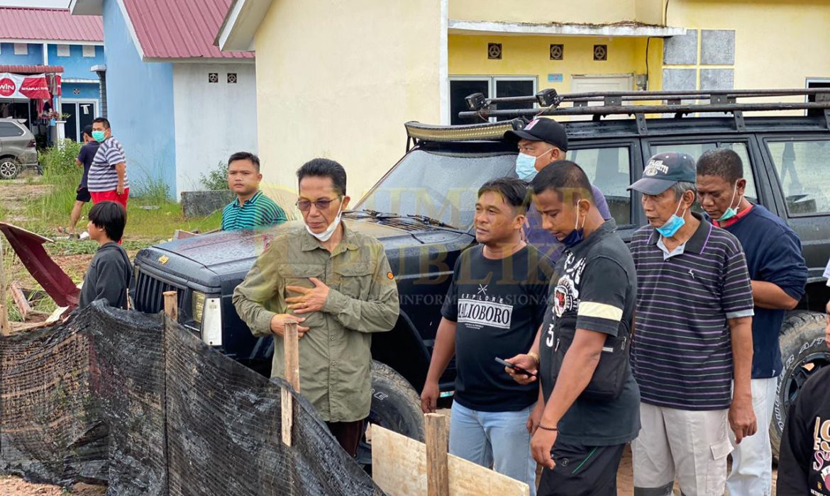 Amsakar Achmad, meninjau lokasi banjir di Sei Harapan, Sekupang, Batam