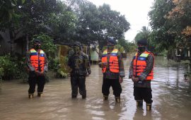 Gerak Cepat Antisipasi Banjir, Danramil 02 Batam Apresiasi Patroli Tim SAR Brimob Polda Kepri