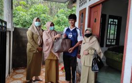 SMP 12 Bintan Beri Bantuan Warga Korban Banjir
