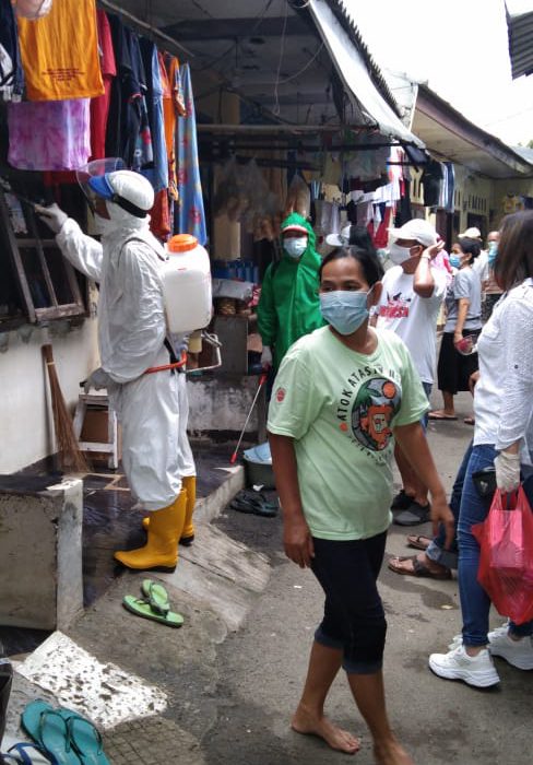 Othank Foundation semprotkan disfektan di sekita lokasi