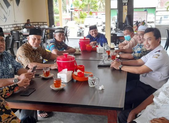 Para Tokoh Agama dan Masyarakat Tanjung Uban Kelurahan Tanjung Uban Sambangi Kantor Unit Pelayanan Pelabuhan (UPP) Syahbandar Kelas I Tanjung Uban, Kamis (28/1/2021).