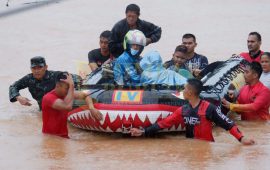 Satgas Banjir Lantamal IV Evakuasi Warga di Tanjungpinang