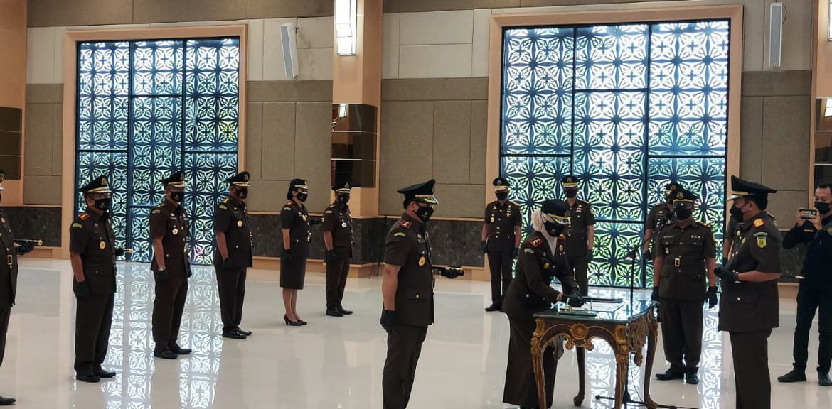 Pelantikan dan Sertijab Kajari Pelalawan Oleh Kajati Riau Dr Jaja Subagja SH MH