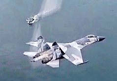 Dua Pesawat Tempur Terbang Rendah di Atas Kapal Perang TNI AL KRI Badau-841