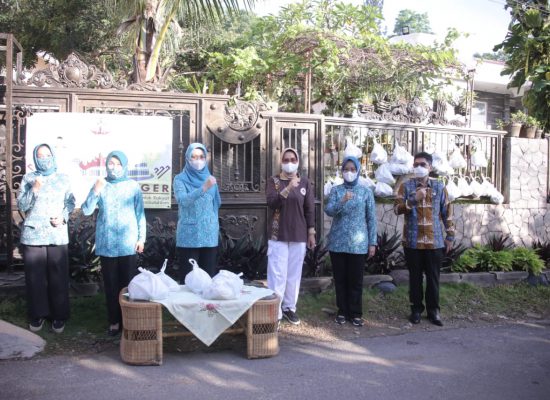 Riana baju cokelat