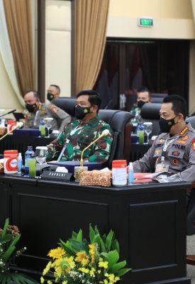 Panglima TNI Marsekal Hadi Tjahjanto dan Kapolri Jenderal Listyo Sigit | Foto: Istimewa